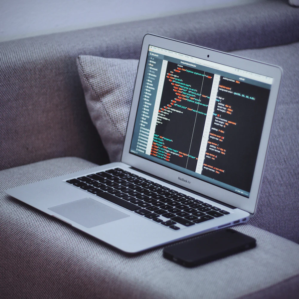 Web Tasarım & Yazılım çalışma görseli